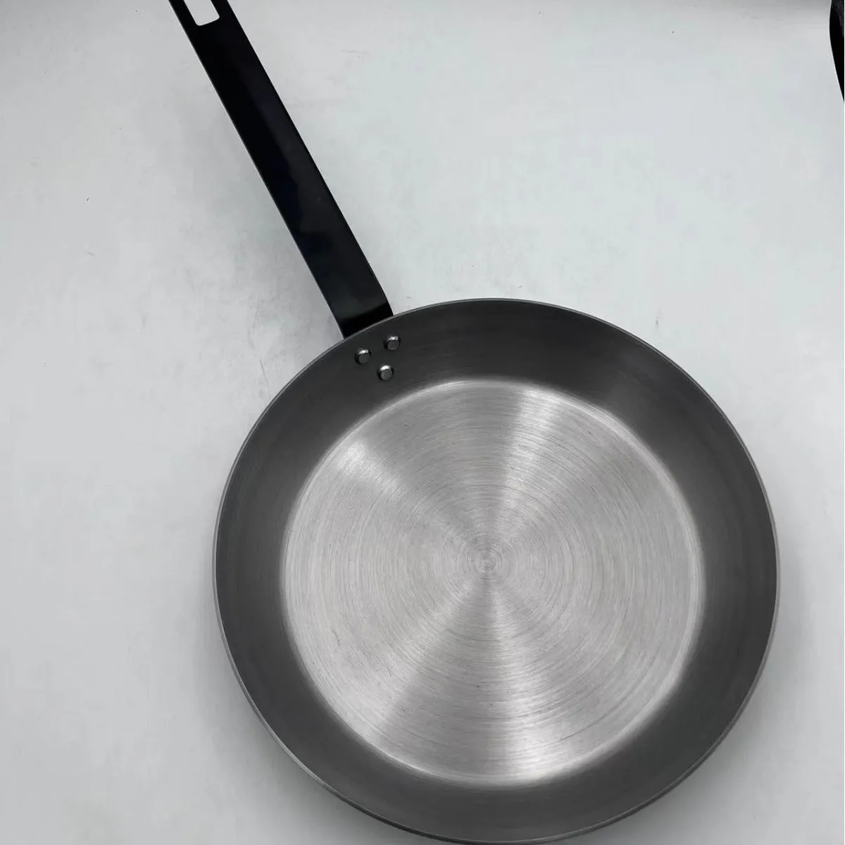 Carbon Steel Fine Uncoated Physical Non-stick Iron Pan