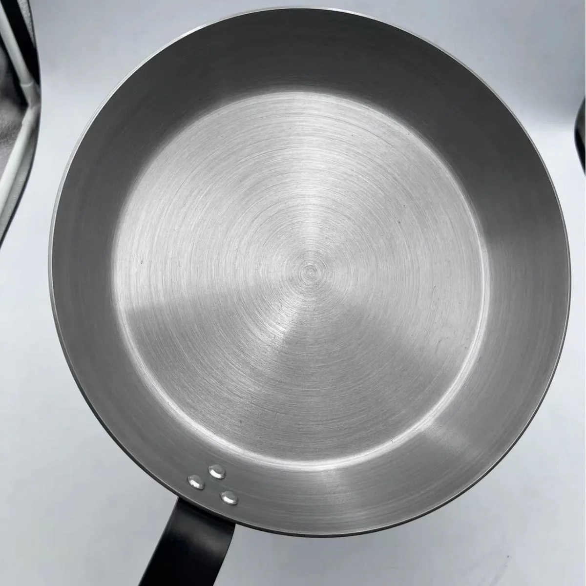 Carbon Steel Fine Uncoated Physical Non-stick Iron Pan